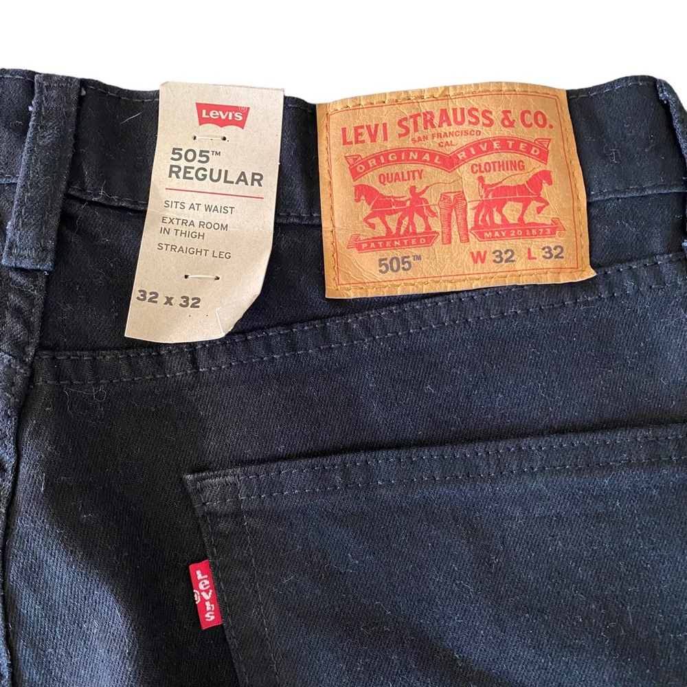 Black Men’s 32 x 32 505 Jeans. Straight leg. NWT. Black button and rivits. - Picture 3 of 4